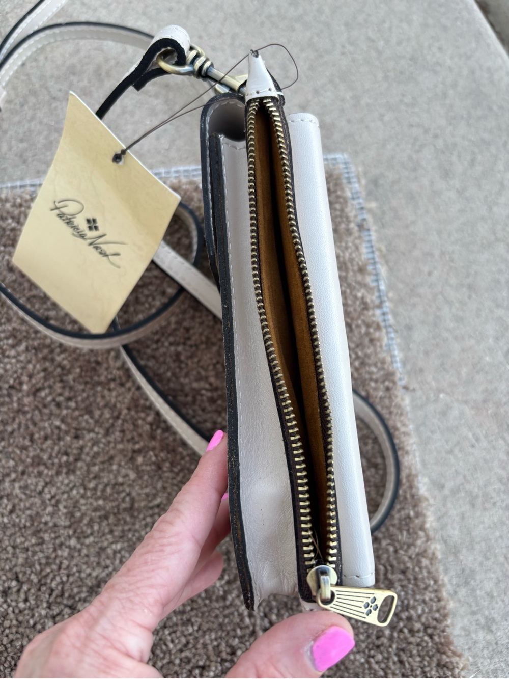 NWT Patricia Nash Cream Leather RFID Card Wallet Crossbody - Picture 5 of 10